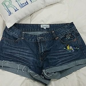 I💘H81 shorts with embroidering. Size 29